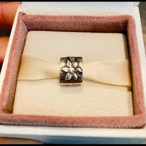 Pandora : Poinsettia charm